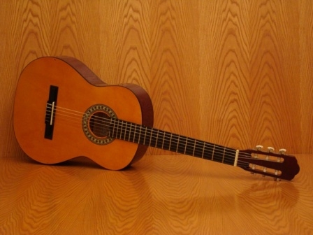 Guitarra Estudio M-03 Marca: Retro Music