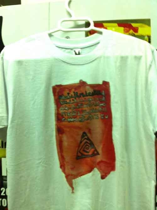 camiseta T/S runas de Alberto Hernández