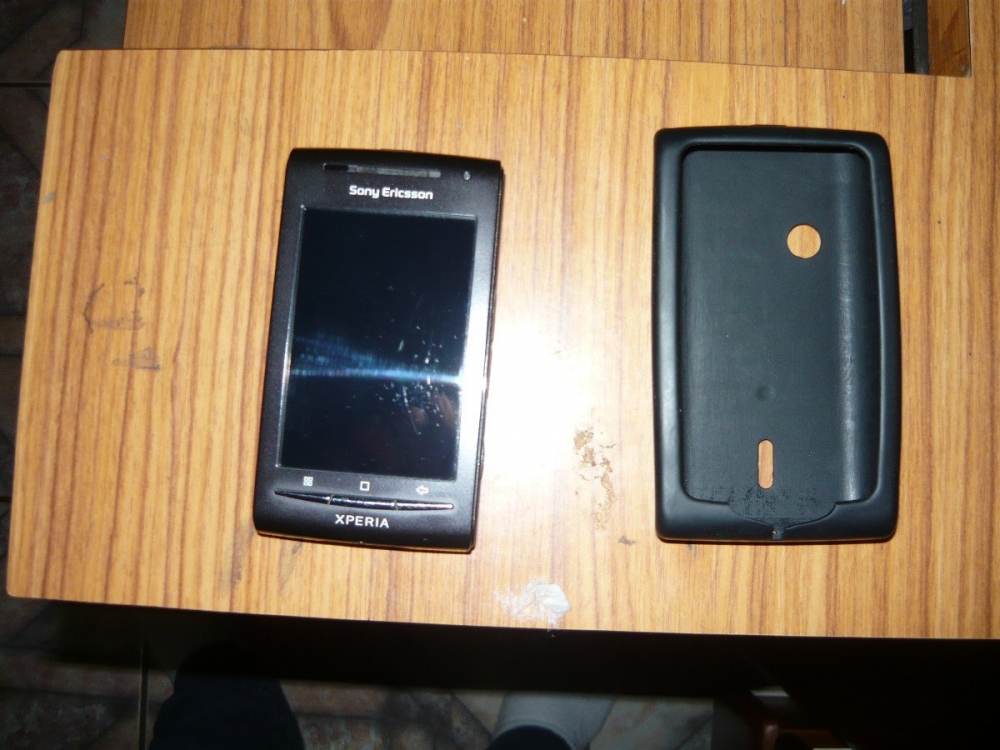 Sony Xperia X8