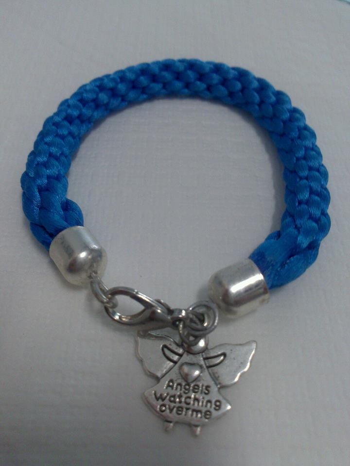 Pulsera azulada