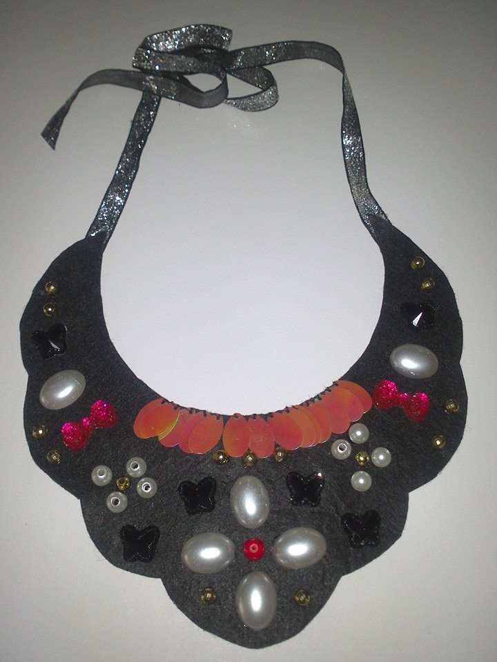 COLLAR BABERO NEGRO