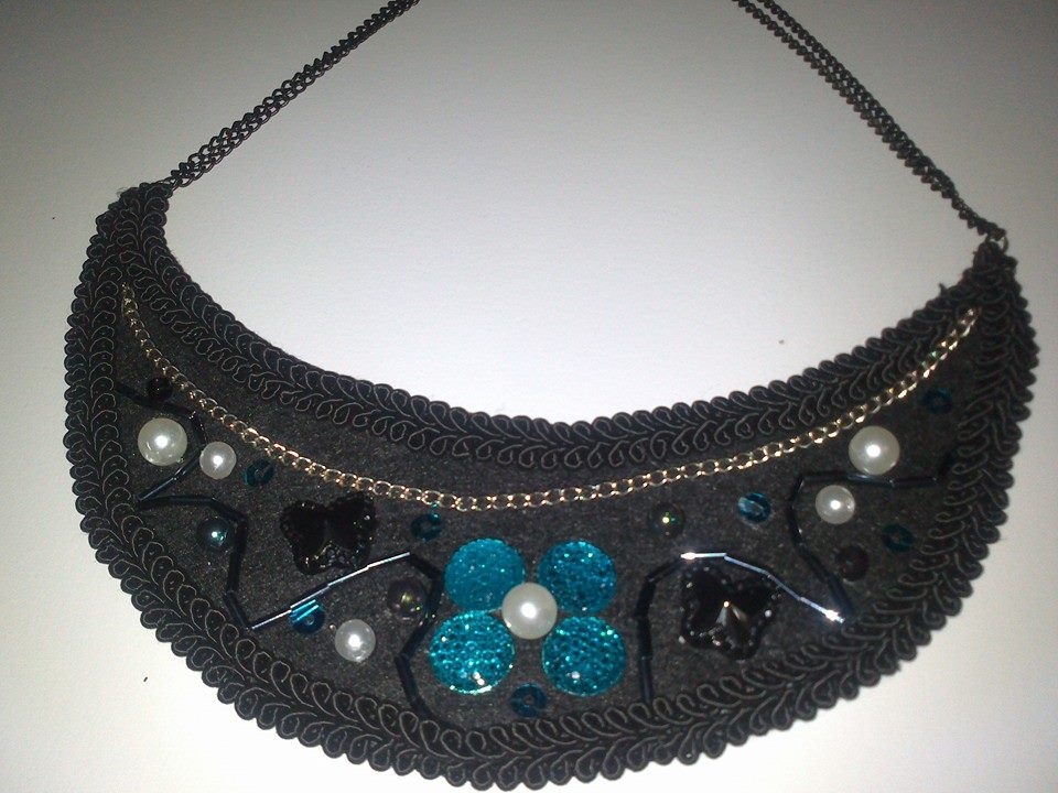 collar babero cadenas