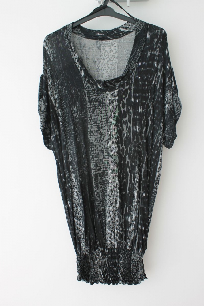 Vestido negro y grises