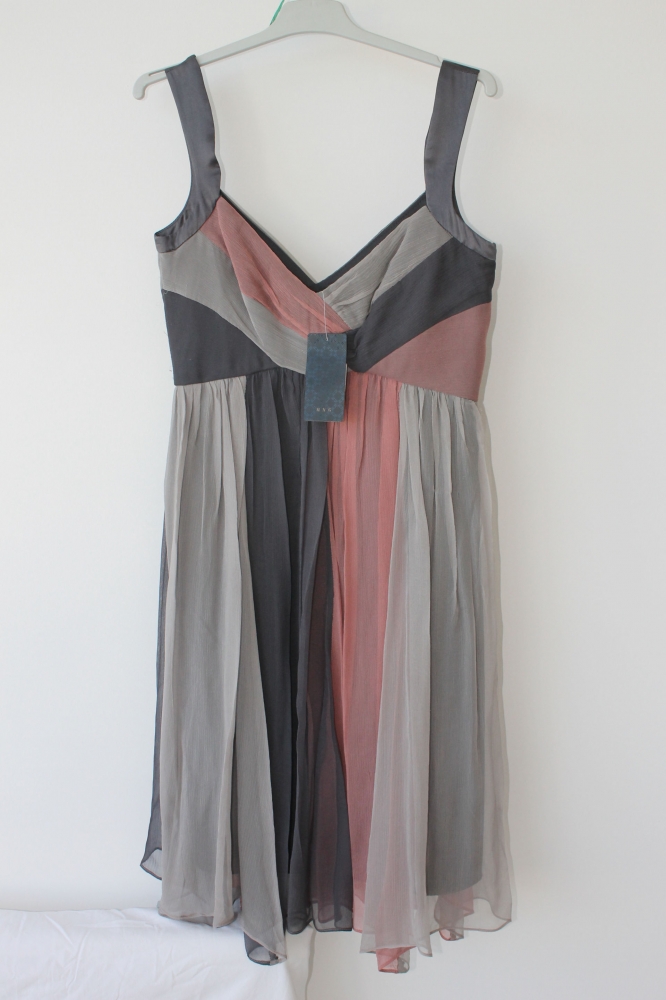 Vestido gris y rosa