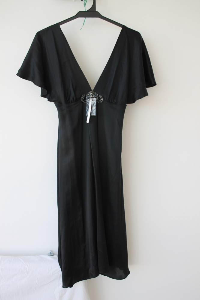 Vestido de raso negro