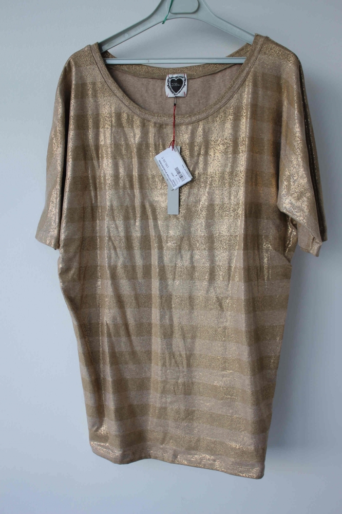 Vestido fondo dorado