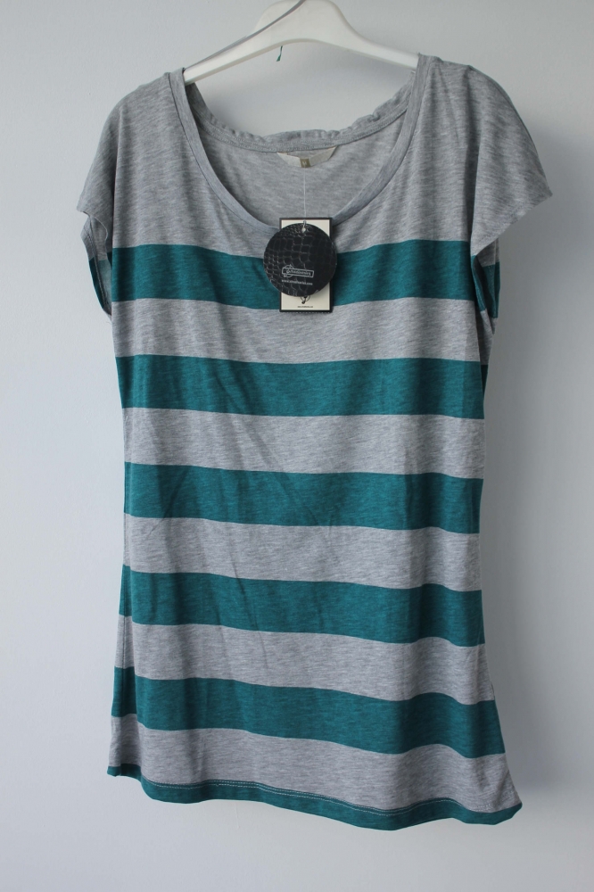 Camiseta con rayas 