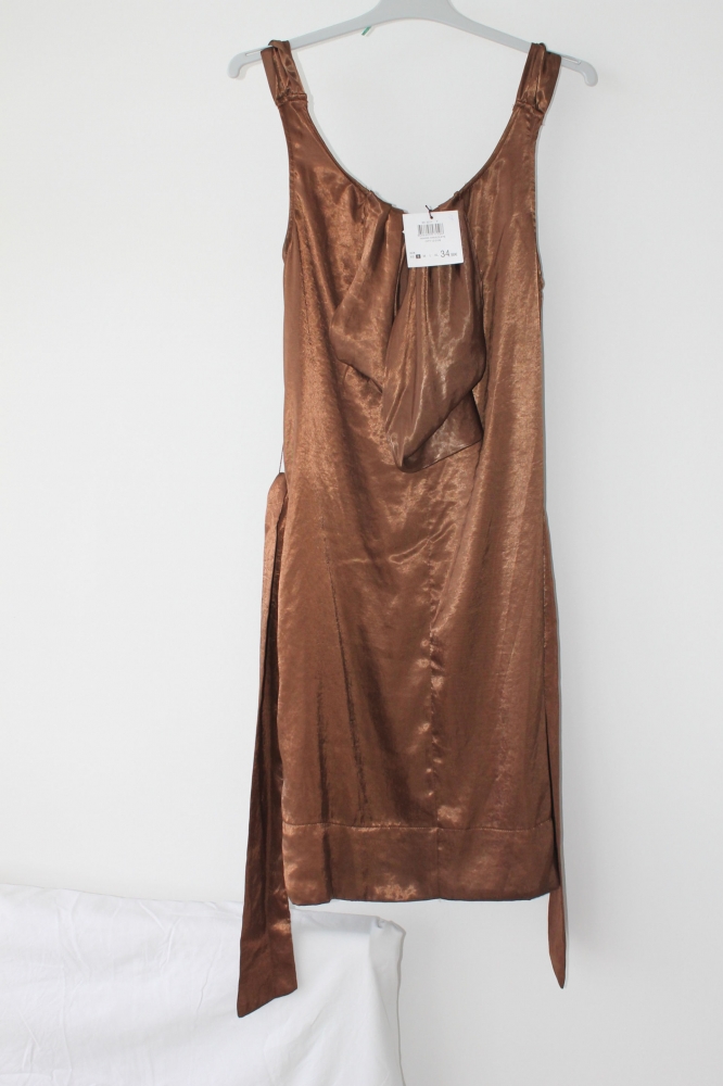 Vestido de raso marrón
