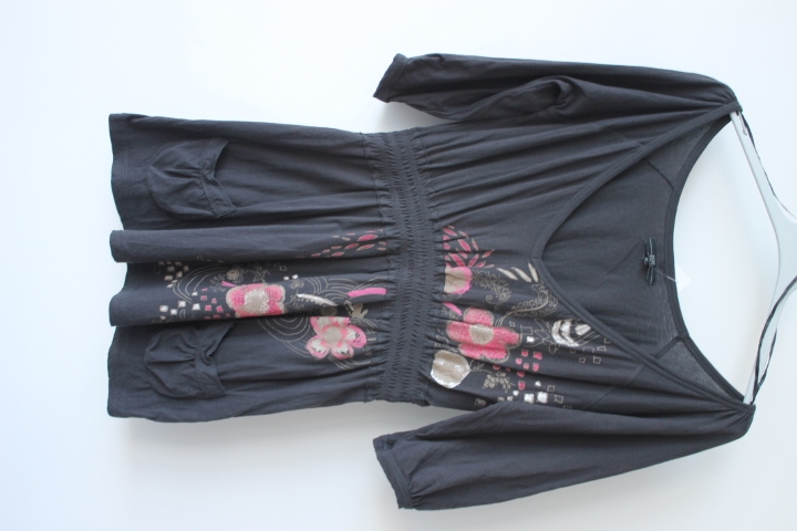Vestido marrón con flores