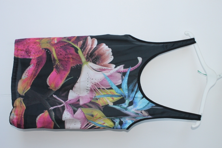 Top negro con estampado