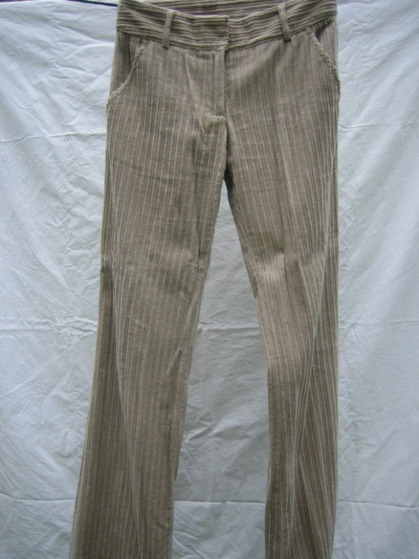 Pantalón pana canutillo grande