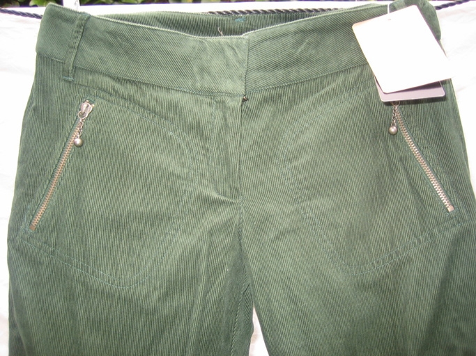 Pantalón de pana verde de Mango