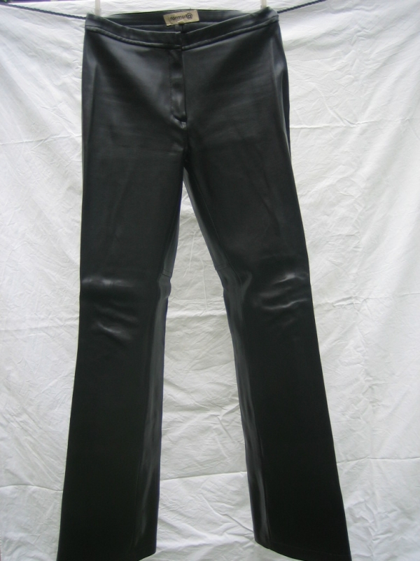 Pantalón negro de polipiel