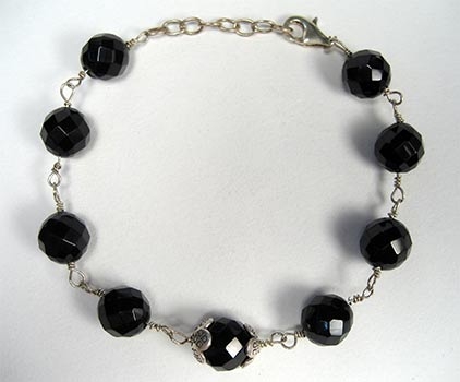 pulseras en varios materiales