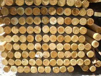 Postes torneados de madera