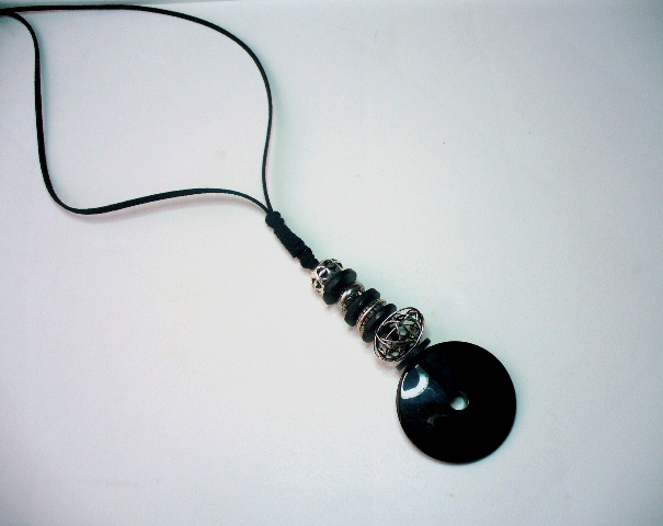 colgante negro