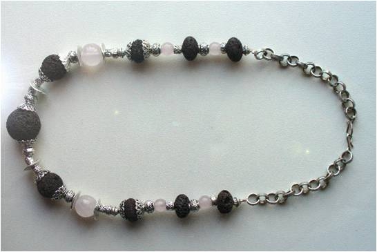 collar piedras volcanicas